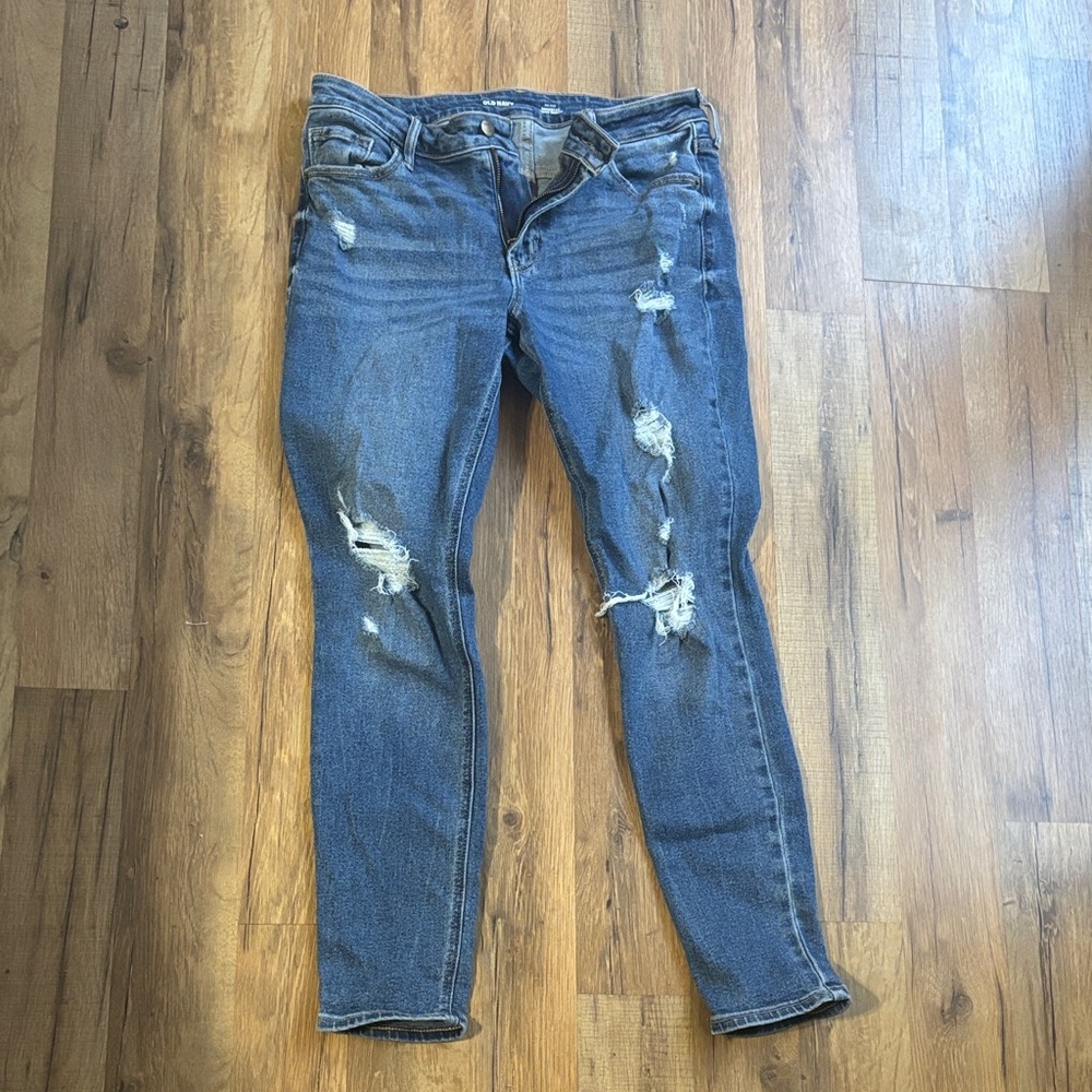 Old Navy Distressed Skinny Jeans in Blue